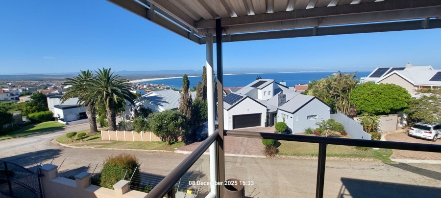 6 Bedroom Property for Sale in Wavecrest Eastern Cape